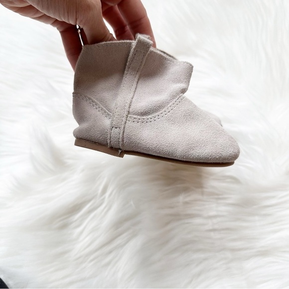 Baby Gap Suede Booties Gray 12-18 months - Picture 3 of 5